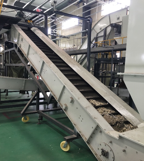 大傾(qing) 斜皮帶輸送機.png